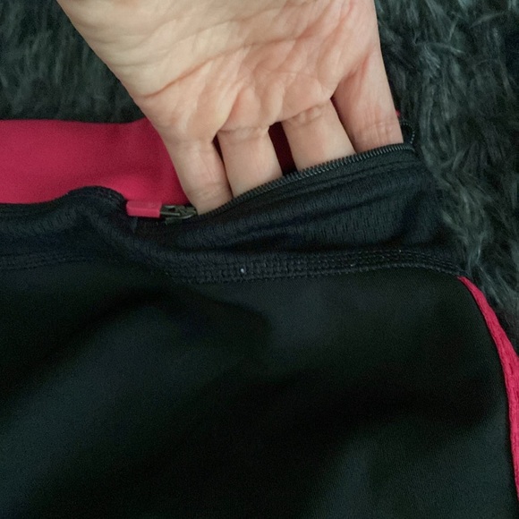 Adidas Response black and raspberry pink capris leggings - Picture 13 of 17